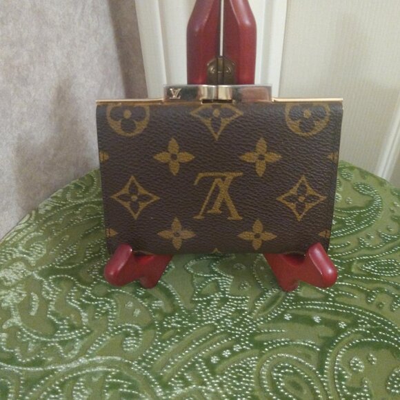 Louis Vuitton Monogram Kiss-lock Coin and Card Wallet - Picture 2 of 15
